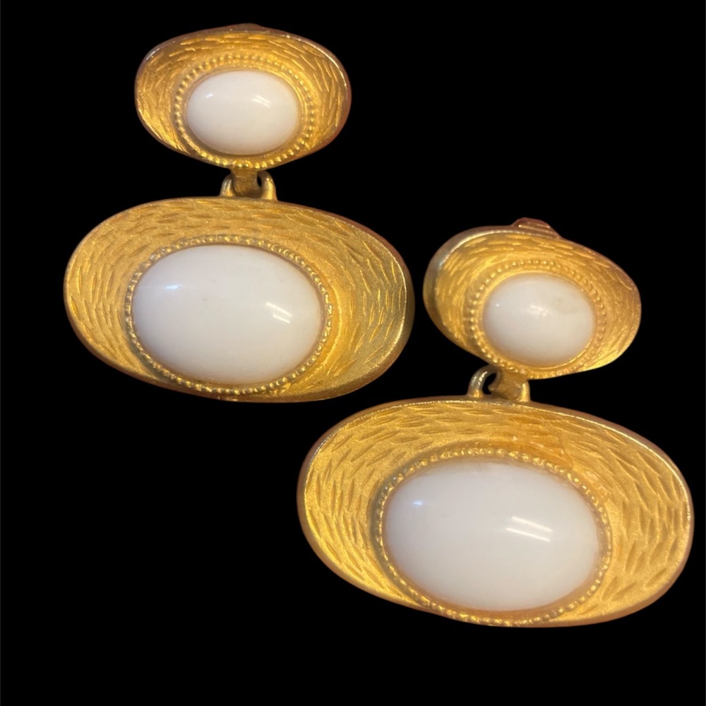 Les Benard LLC Vintage Runway Vogue Gold Double Disk White Cabochon Clip On